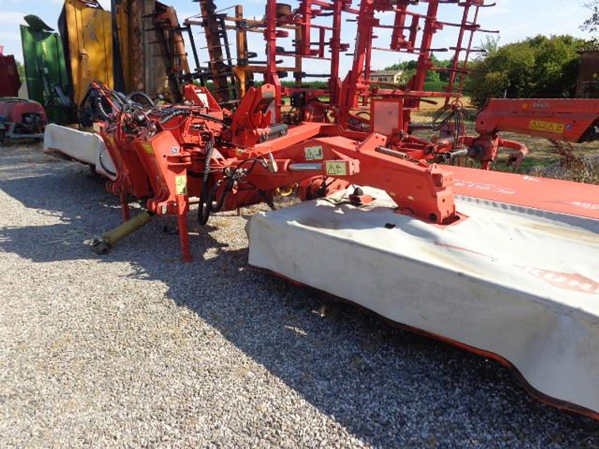 Usato FALCIACONDIZIONATRICE KUHN FC 813