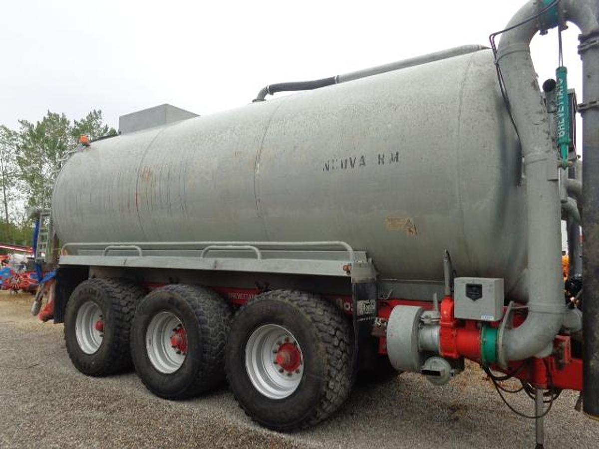 Usato CARRO BOTTE BOSSINI 3 ASSI - IN ARRIVO