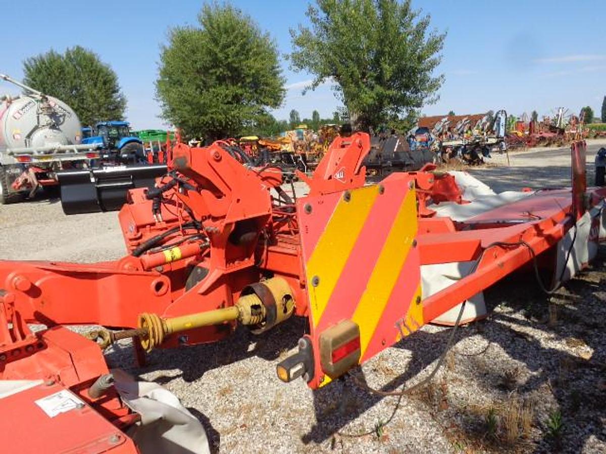 Usato FALCIACONDIZIONATRICE KUHN FC 813