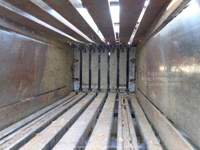 Usato PRESSA BIG BALLER New Holland BB1290 CROP CUTTER