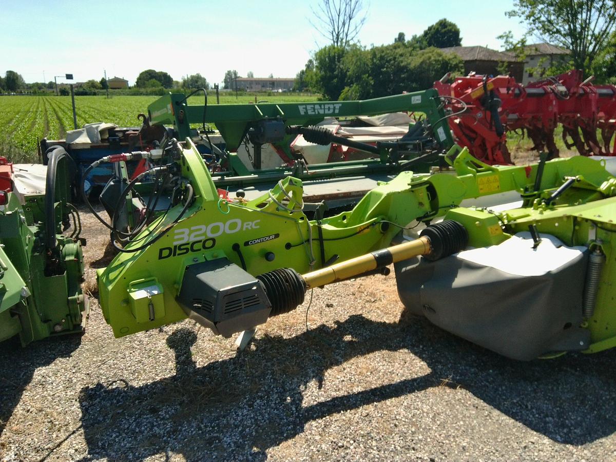 Usato FALCIACONDIZIONATRICE LATERALE CLAAS DISCO 3200 RC