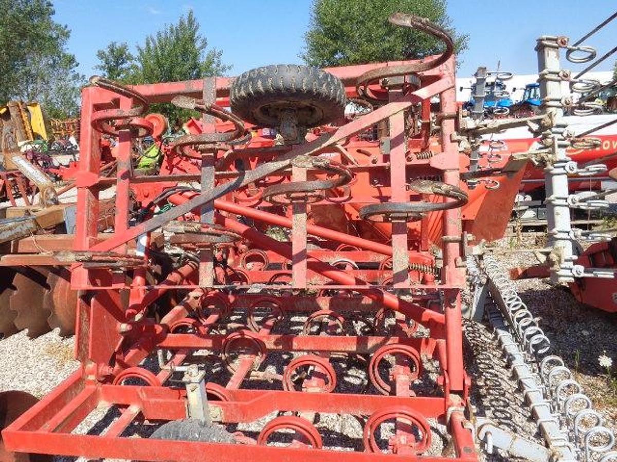 Usato VIBRO ROSSETTO 4.50 PIEGHEVOLE IDRAULICO CON STRIGLIATORE POSTERIORE.