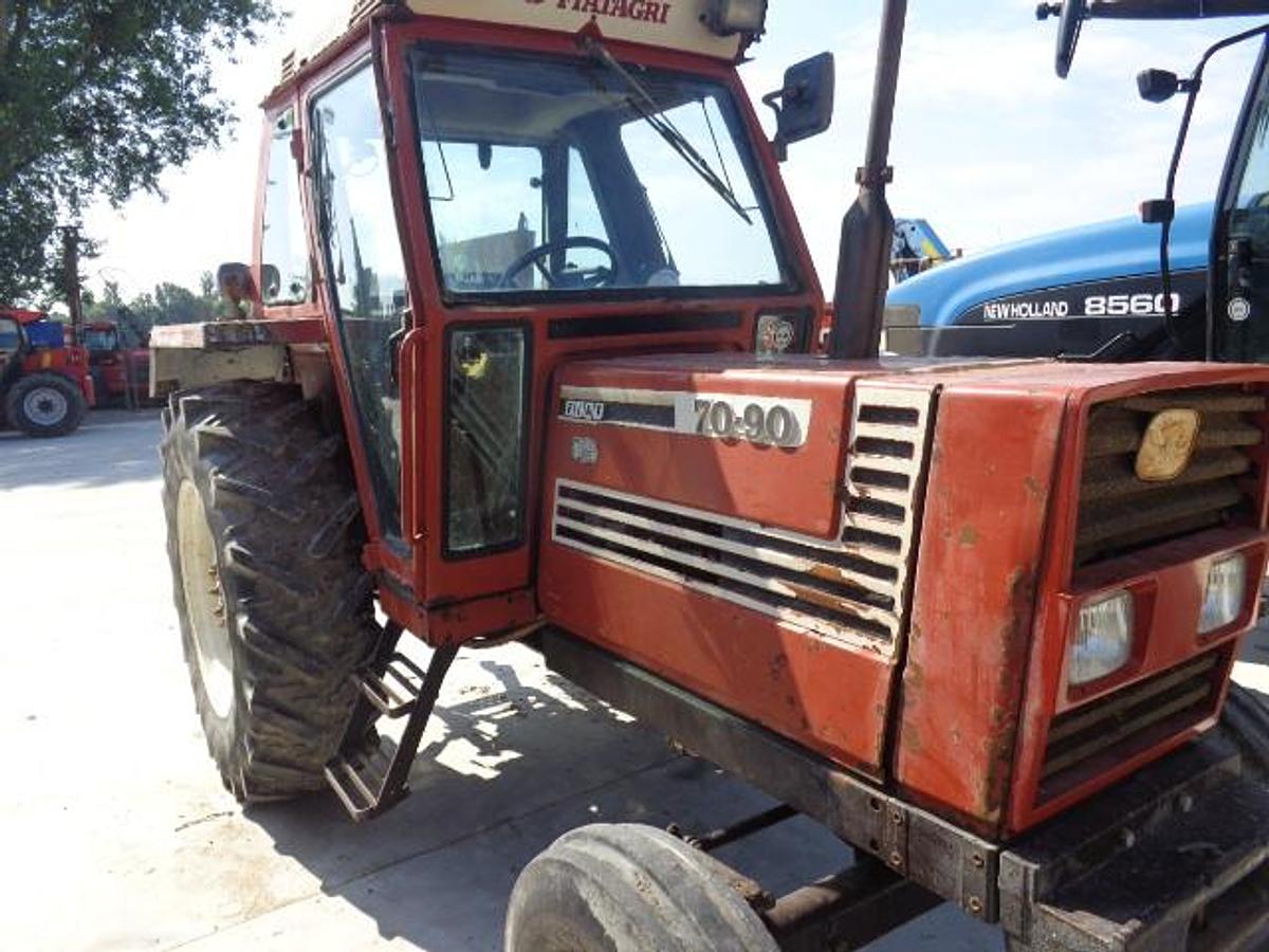Usato TRATTORE FIAT 70/90 2RM CON CABINA -