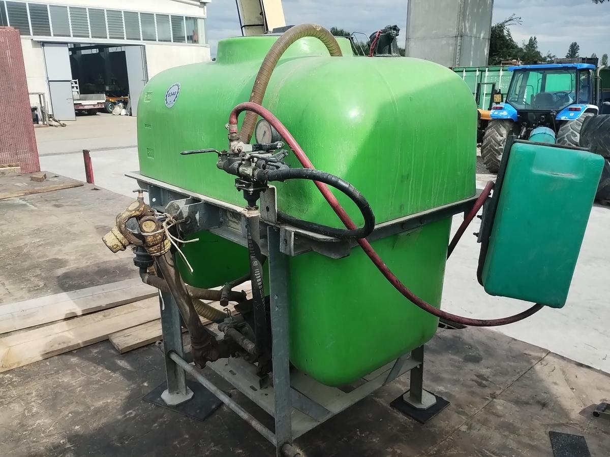 Usato BOTTE DISERBO Q.LI 4 CON CARDANO, CENTRALINA E POMPA.