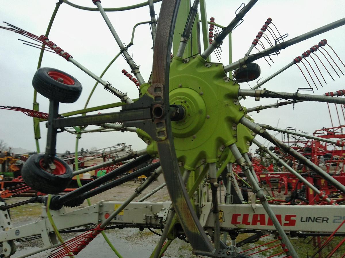 Usato RANGHINATORE CLAAS LINER 2900