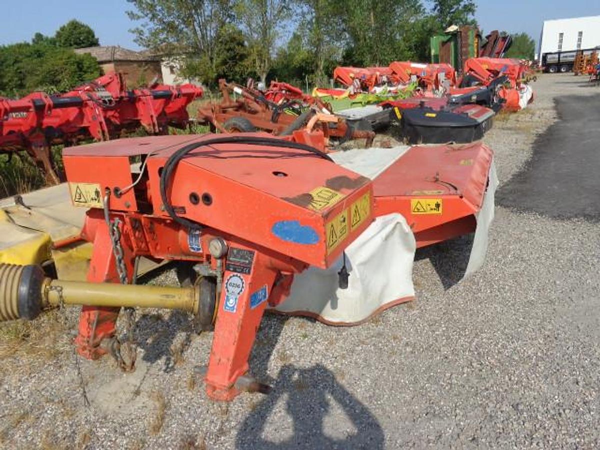 Usato FALCIACONDIZIONATRICE KUHN LATERALE FC 243