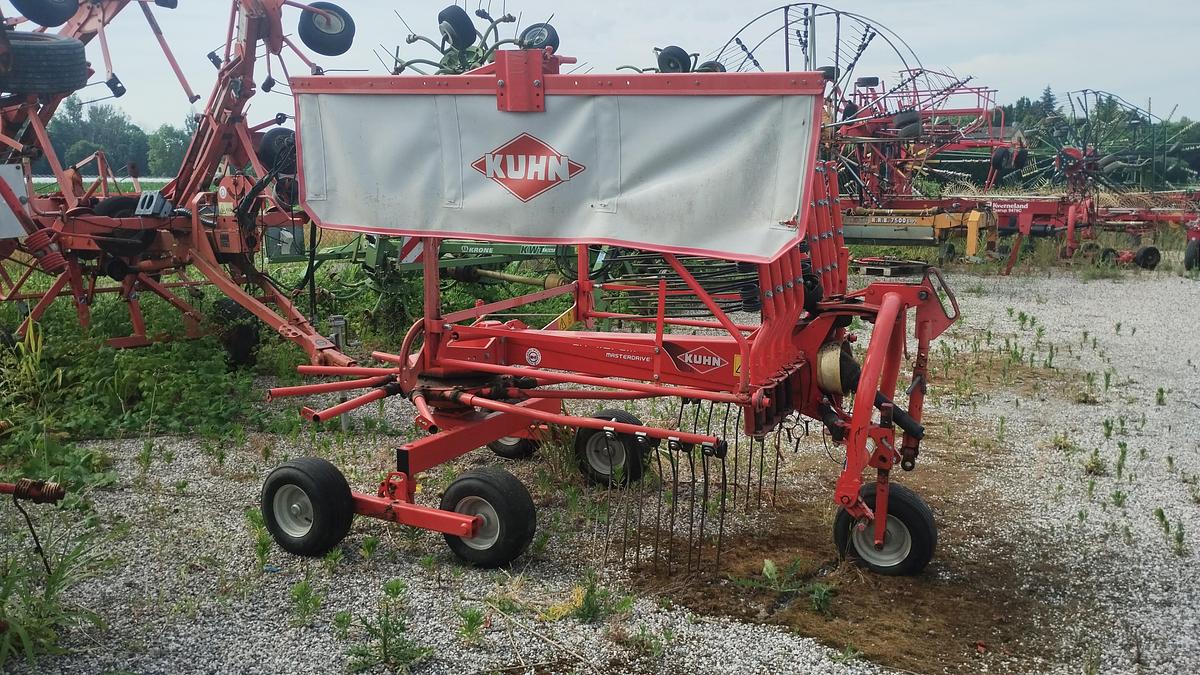 Usato RANGHINATORE PORTATO KUHN GA 4121 GM