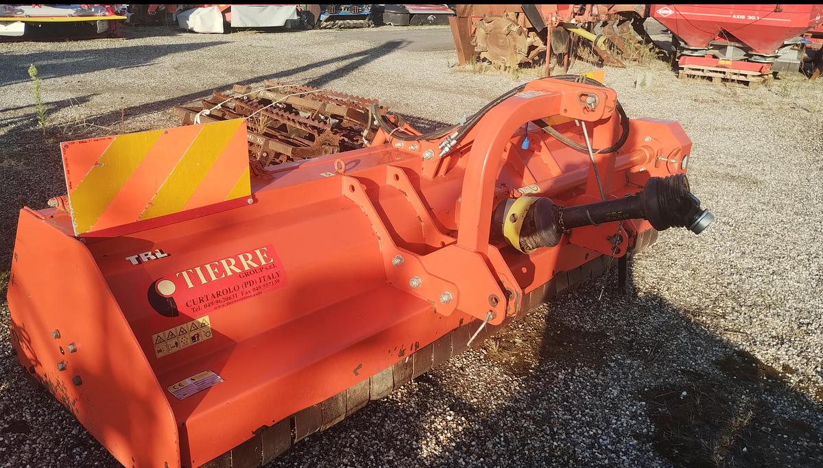 Usato TRINCIA TIERRE 300