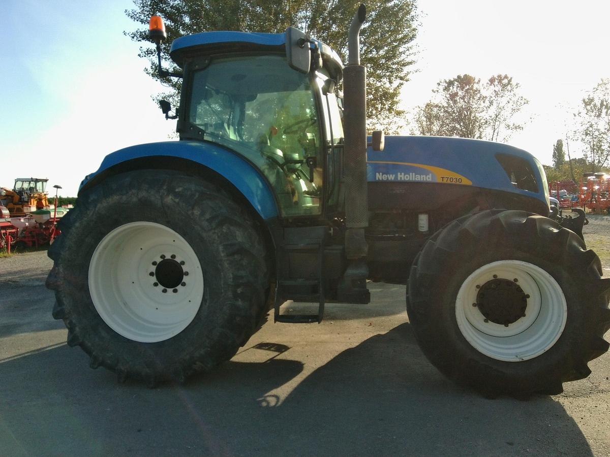 Usato TRATTORE NEW HOLLAND MOD. T 7030