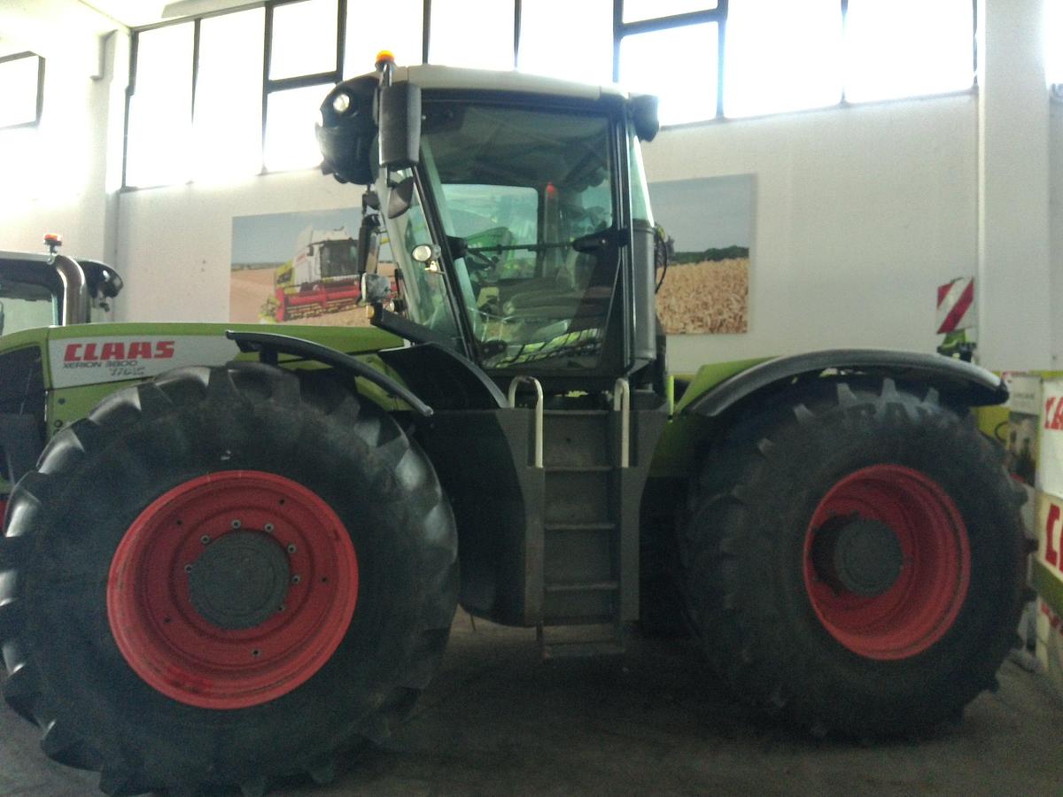 Usato TRATTORE CLAAS TIPO XERION 3800