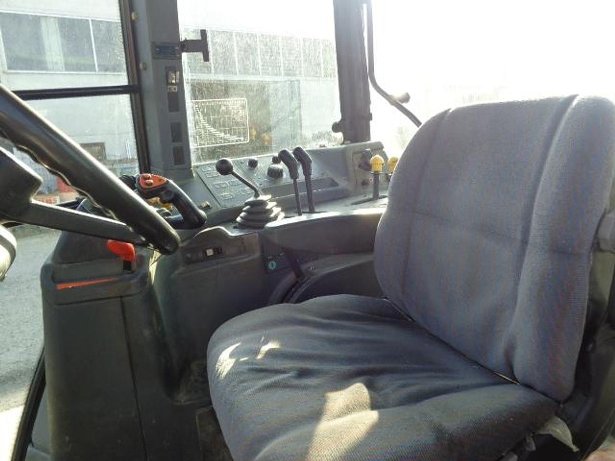 Usato TRATTORE NEW HOLLAND M 135