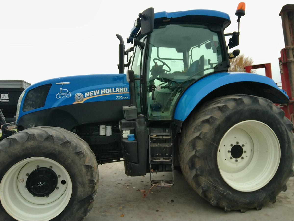 Usato TRATTORE NH T7 200 A.C. - TERZO PUNTO IDRAULICO