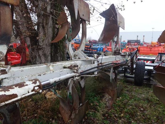 Usato ARATRO TRIVOMERE ERMO