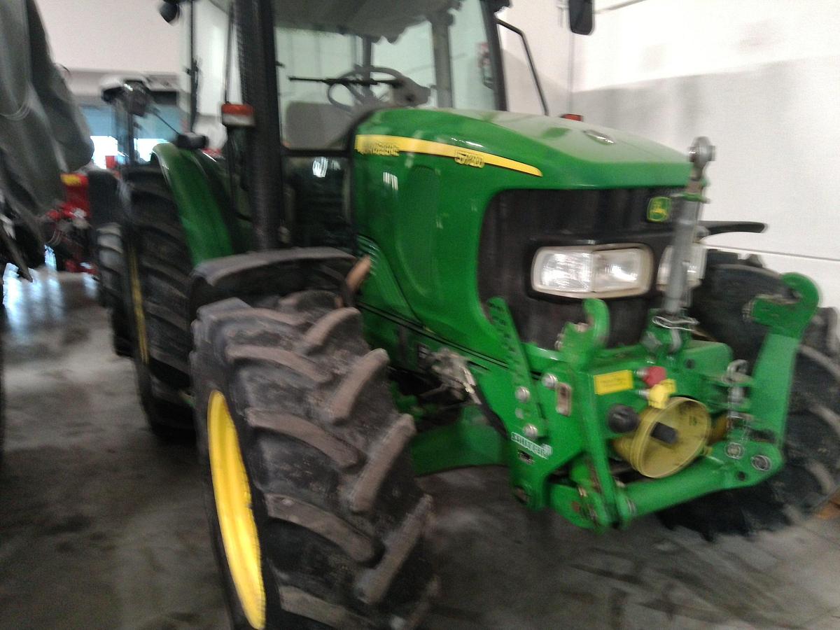 Usato TRATTORE JOHN DEERE MOD.5720