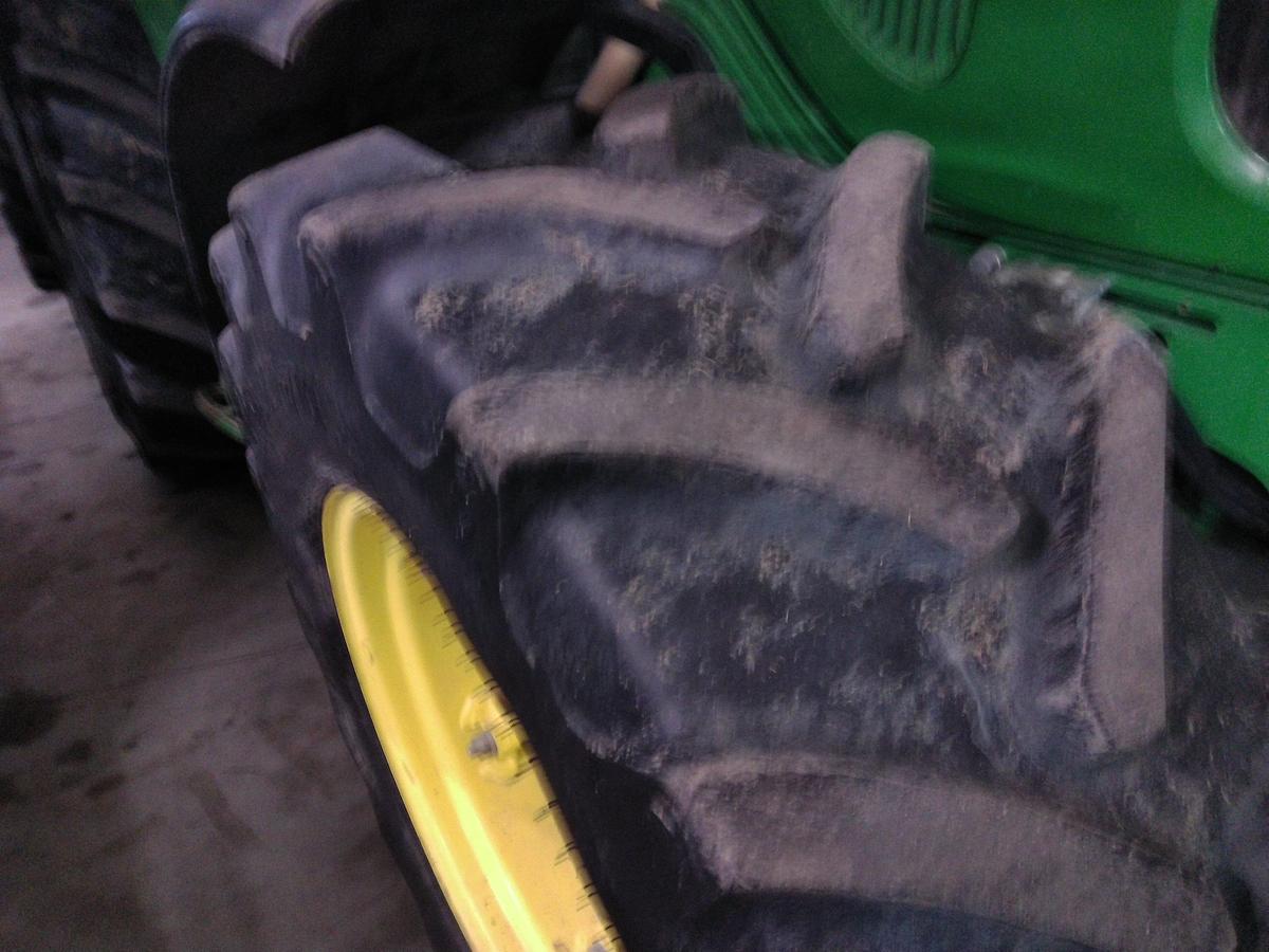 Usato TRATTORE JOHN DEERE MOD.5720