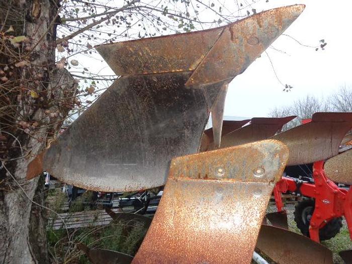 Usato ARATRO TRIVOMERE ERMO