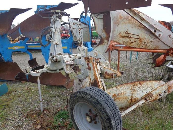 Usato ARATRO MONOVOMERE ERMO