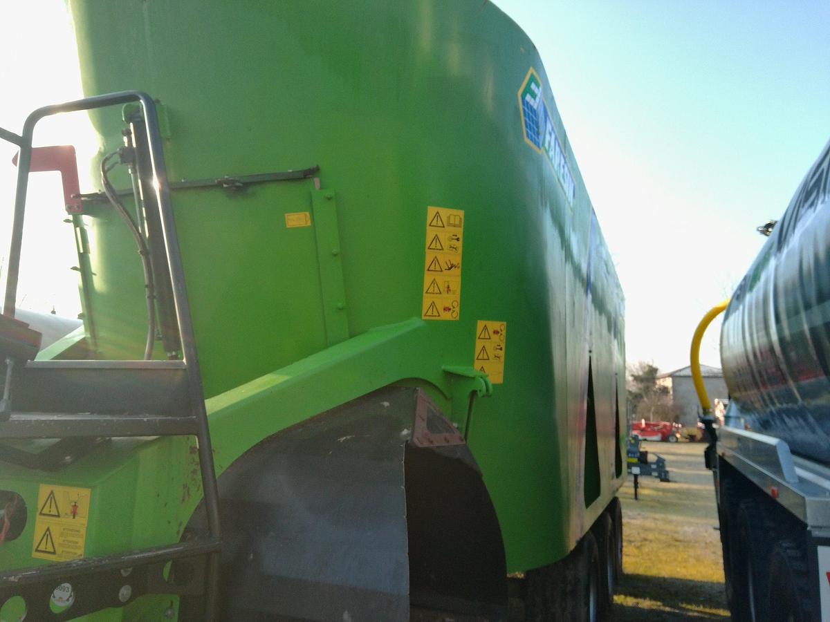 Usato CARRO UNIFEED TRAINATO FARESIN