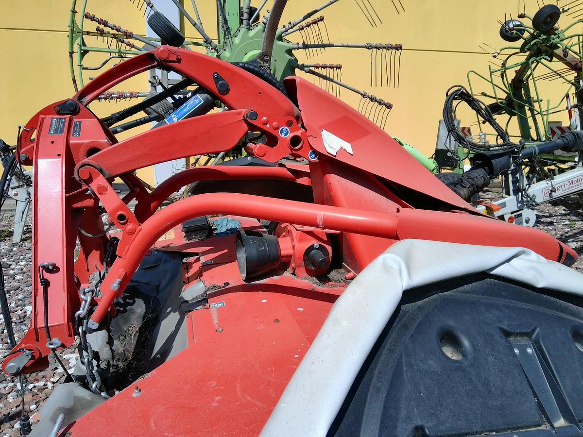 Usato FALCIACONDIZIONATRICE FRONTALE KUHN 3125