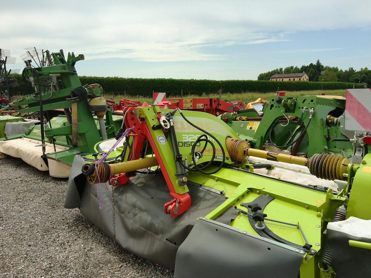 Usato FALCIACONDIZIONATRICE CLAAS TIPO DISCO 3200 FRC FRONTALE