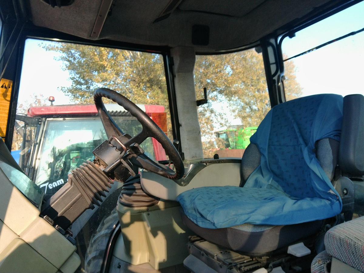 Usato TRATTORE MF 8240