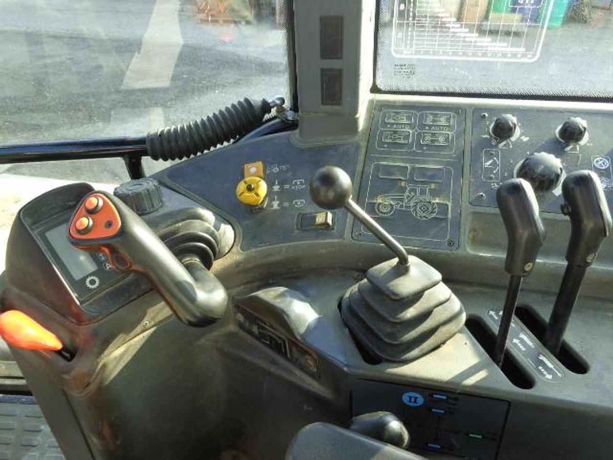 Usato TRATTORE NEW HOLLAND M 135