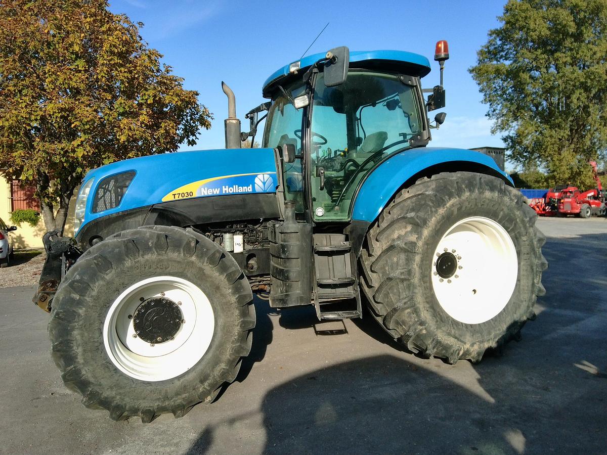 Usato TRATTORE NEW HOLLAND MOD. T 7030