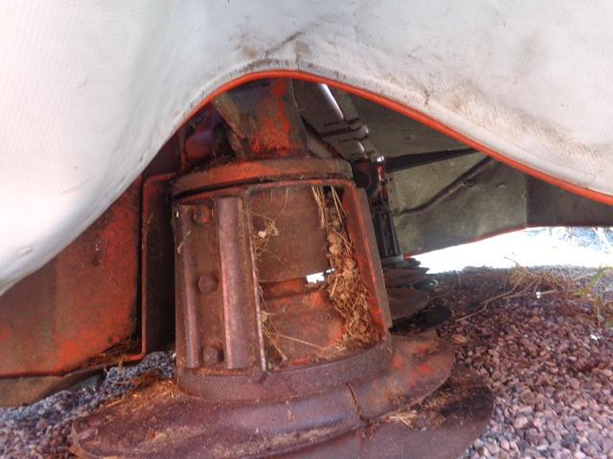 Usato FALCIACONDIZIONATRICE PORTATA LATERALE KUHN FC 202