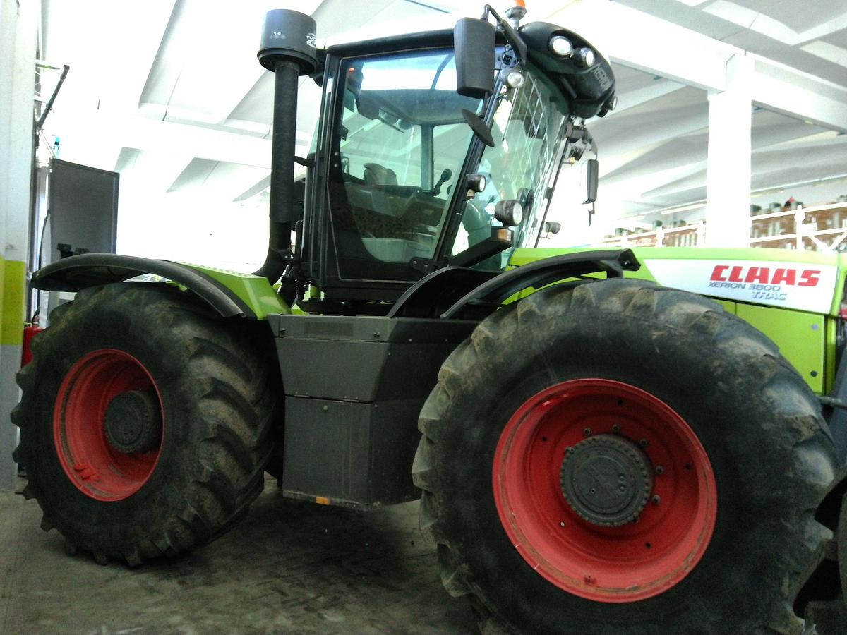 Usato TRATTORE CLAAS TIPO XERION 3800