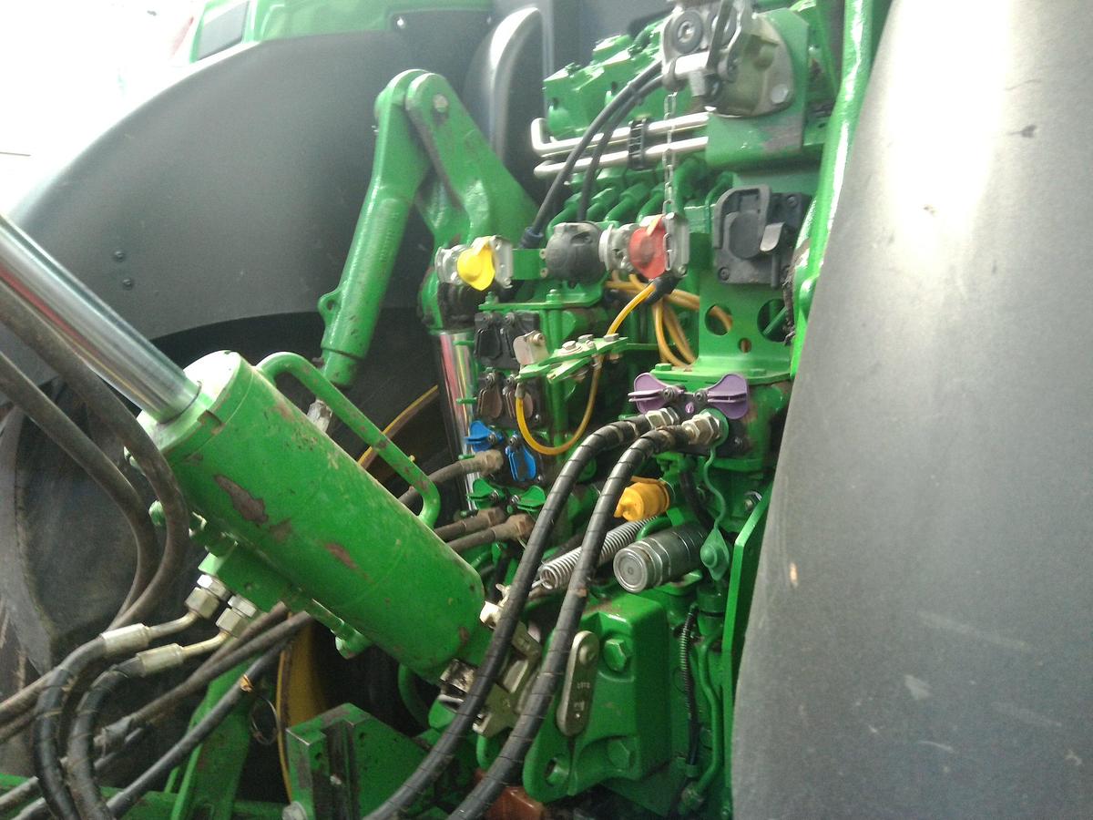 Usato TRATTORE JD MODELLO 6215 R