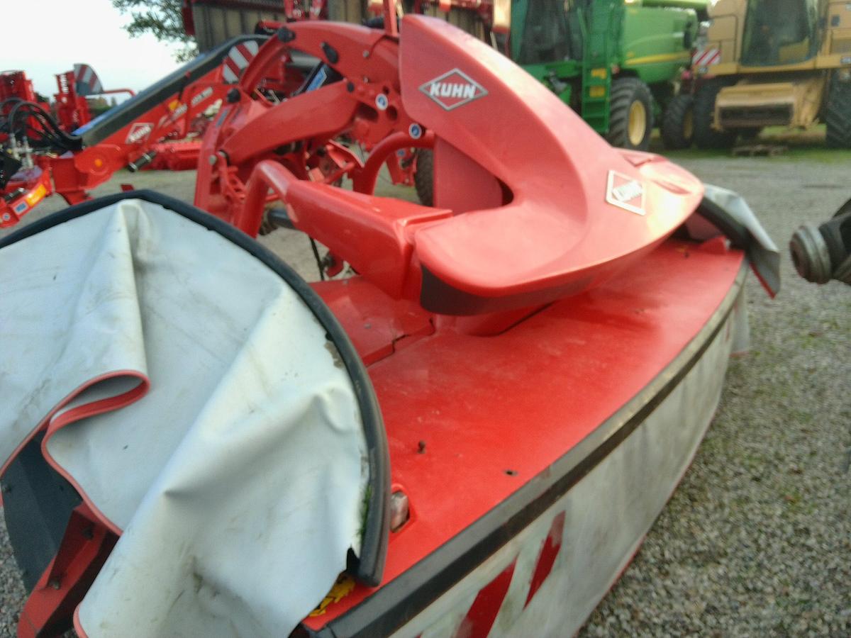 Usato FALCIATRICE FRONTALE KUHN 3125