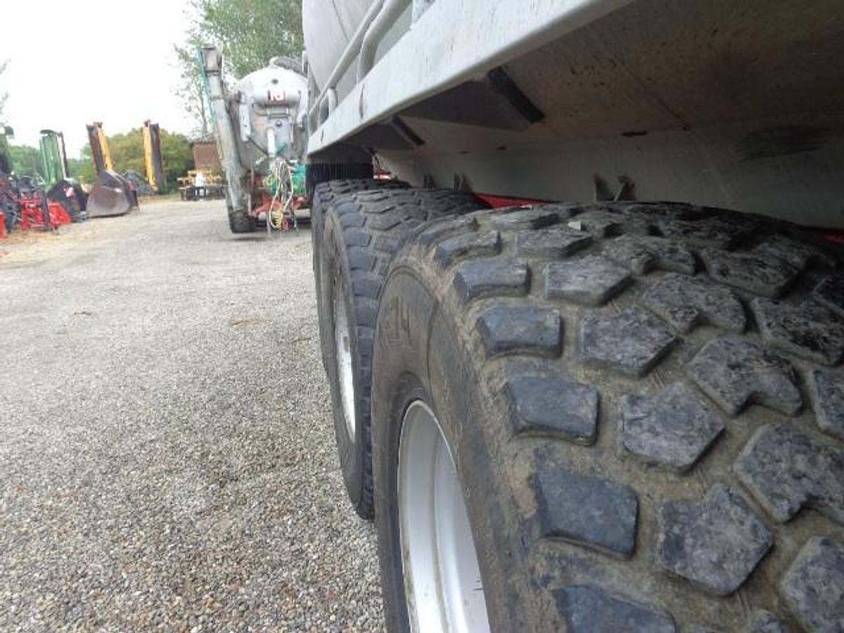 Usato CARRO BOTTE BOSSINI 3 ASSI - IN ARRIVO