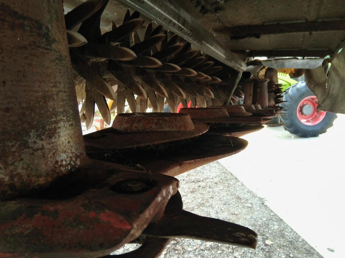 Usato FALCIATRICE POSTERIORE RETROVERSA UFO 560