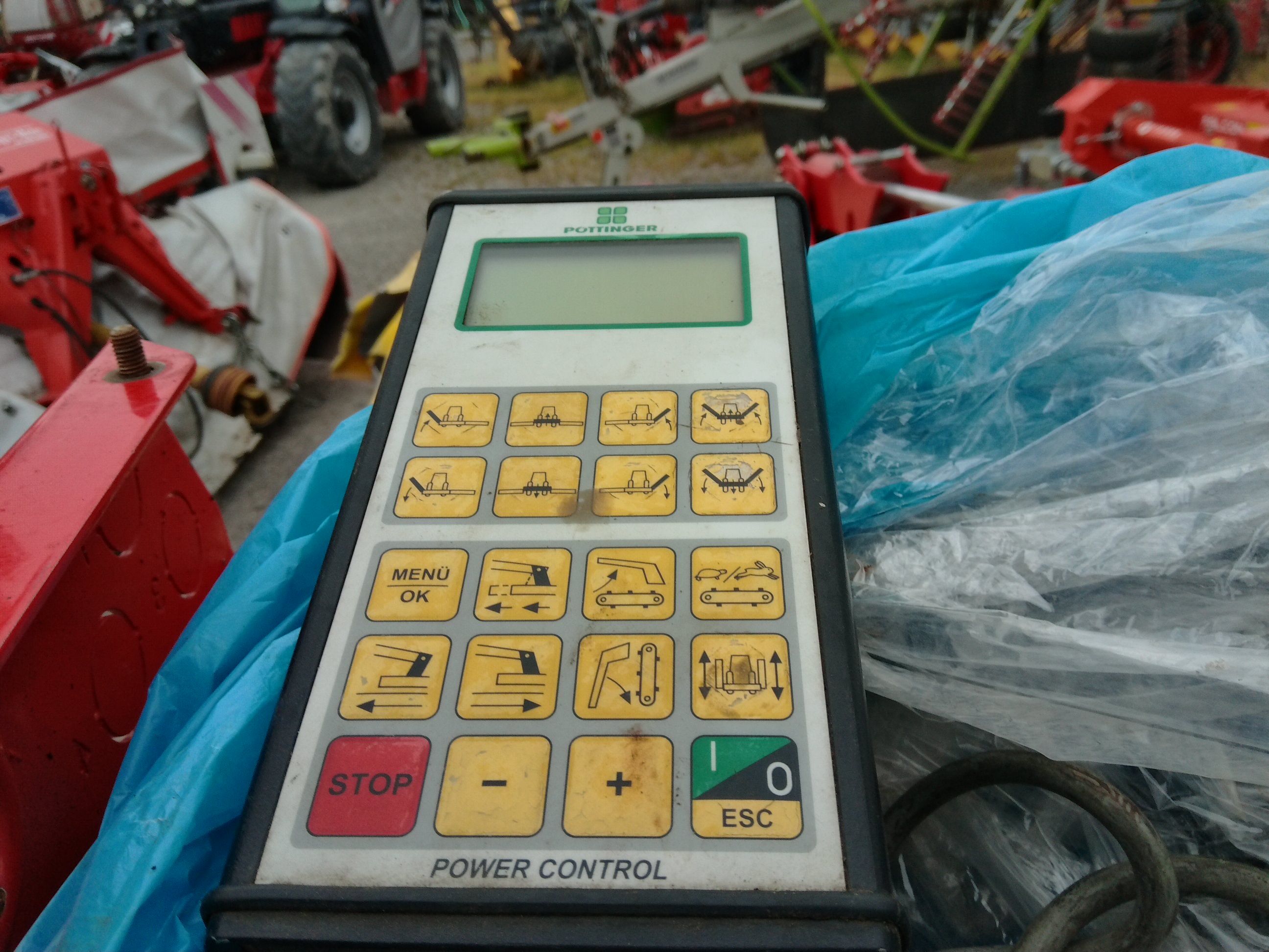 Usato FALCIACONDIZIONATRICE POTTINGER  X 8 RC