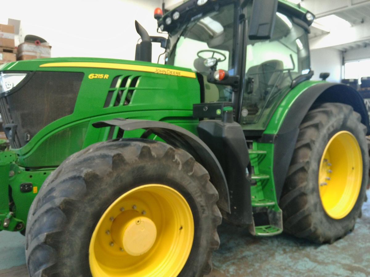 Usato TRATTORE JD MODELLO 6215 R