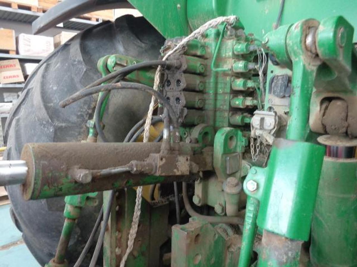 Usato TRATTORE JD 8330