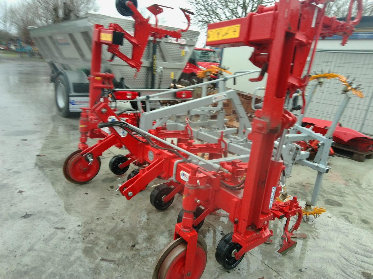 Usato SARCHIATRICE 6 FILE MOD. BIO CON CHIUSURA IDRAULICA