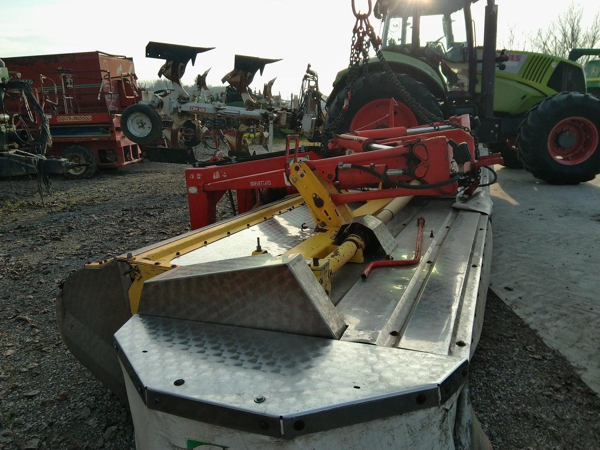 Usato FALCIATRICE POSTERIORE RETROVERSA UFO 560