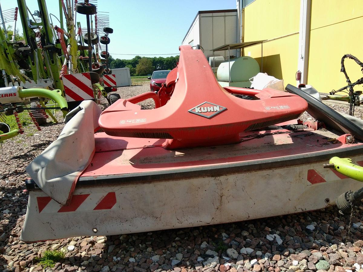 Usato FALCIACONDIZIONATRICE FRONTALE KUHN 3125