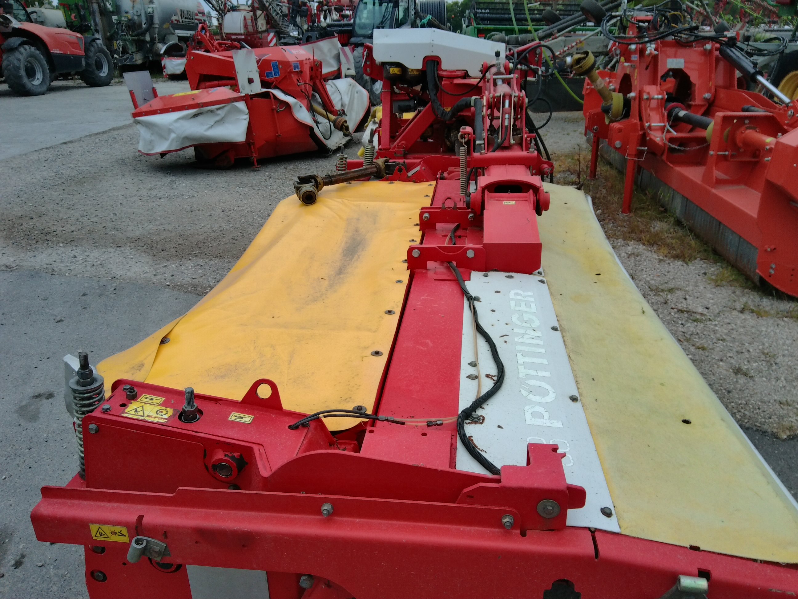 Usato FALCIACONDIZIONATRICE POTTINGER  X 8 RC