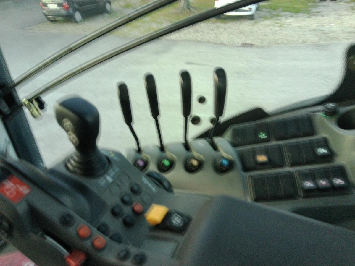 Usato TRATTORE CLAAS AXION 800