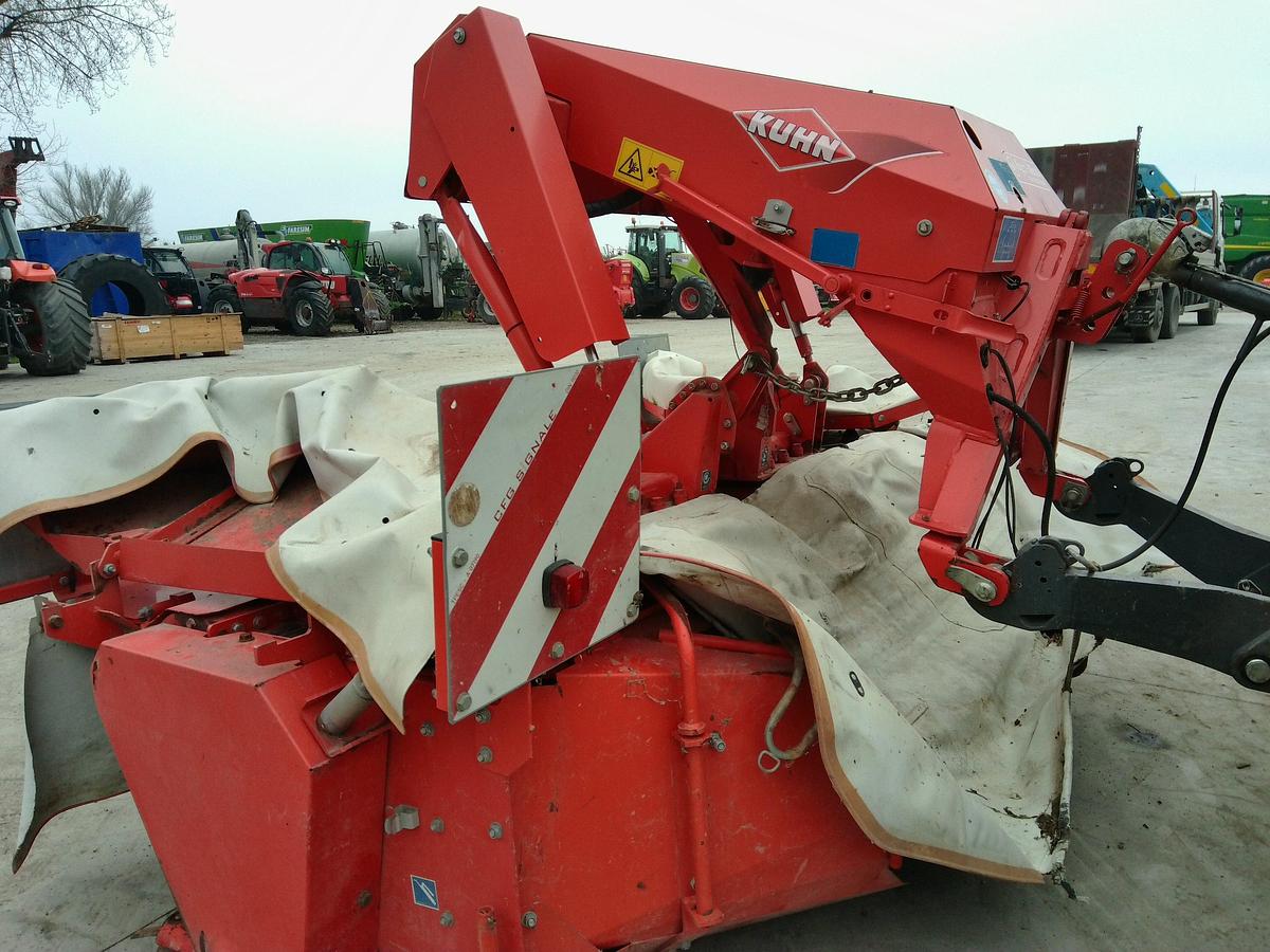 Usato FALCIACONDIZIONATRICE KUHN FC 313 CON RULLI