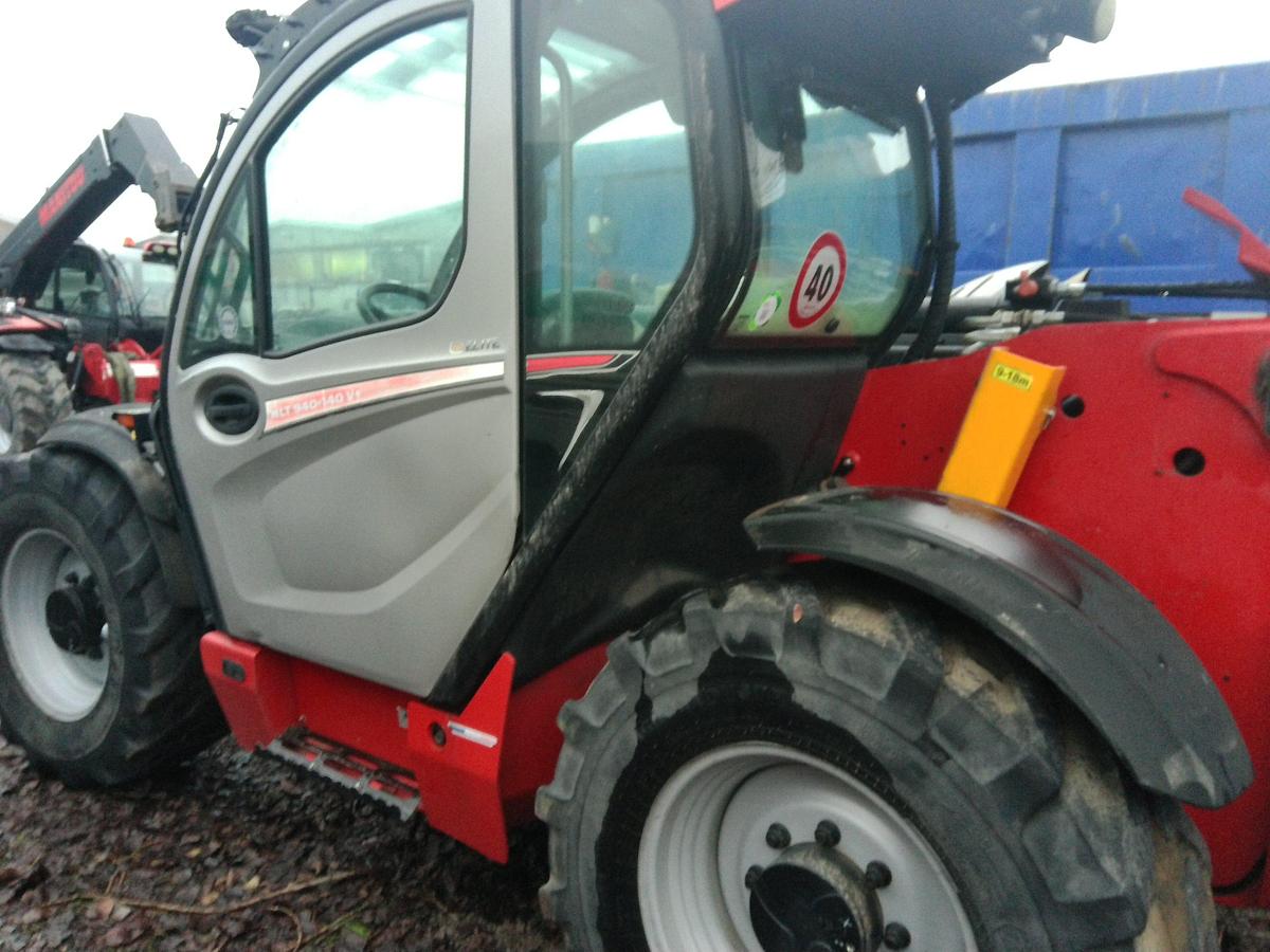 Usato SOLLEVATORE TELESCOPICO MANITOU MLT 940 ELITE