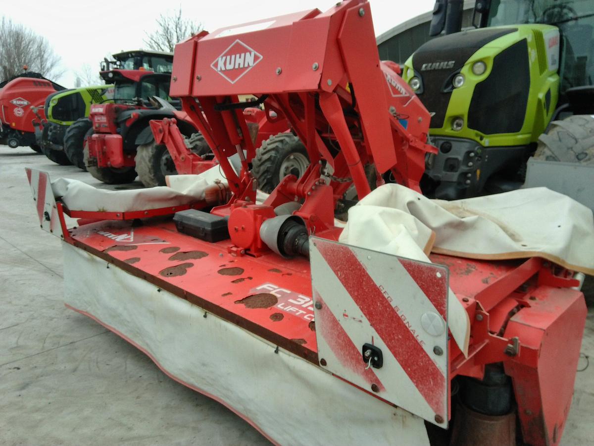 Usato FALCIACONDIZIONATRICE KUHN FC 313 CON RULLI