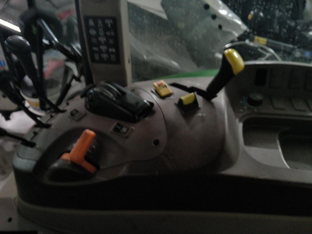 Usato TRATTORE JOHN DEERE MOD.5720