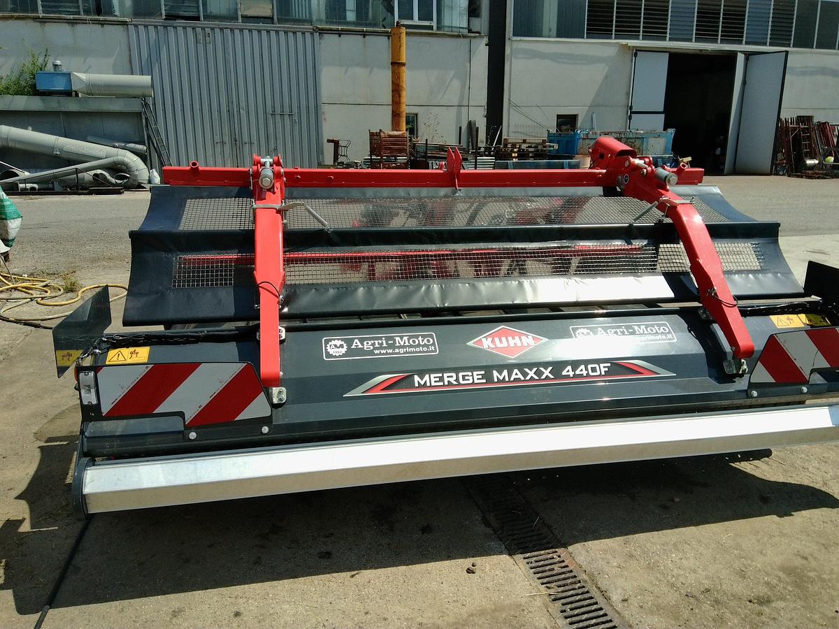 Usato ANDANATORE KUHN A TAPPETO MERGE MAX 440 F