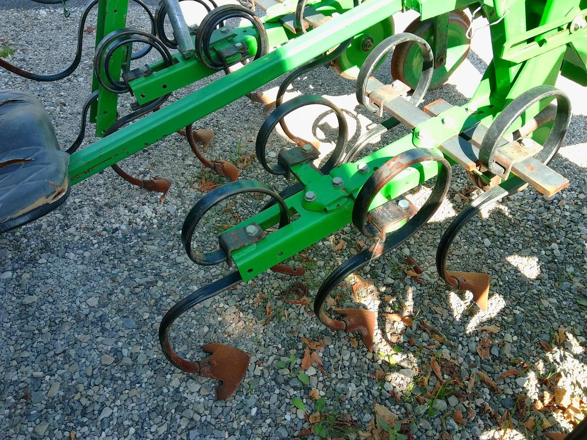 Usato SARCHIATORE SFOGGIA 4+2 CON MOLLE E RUOTE