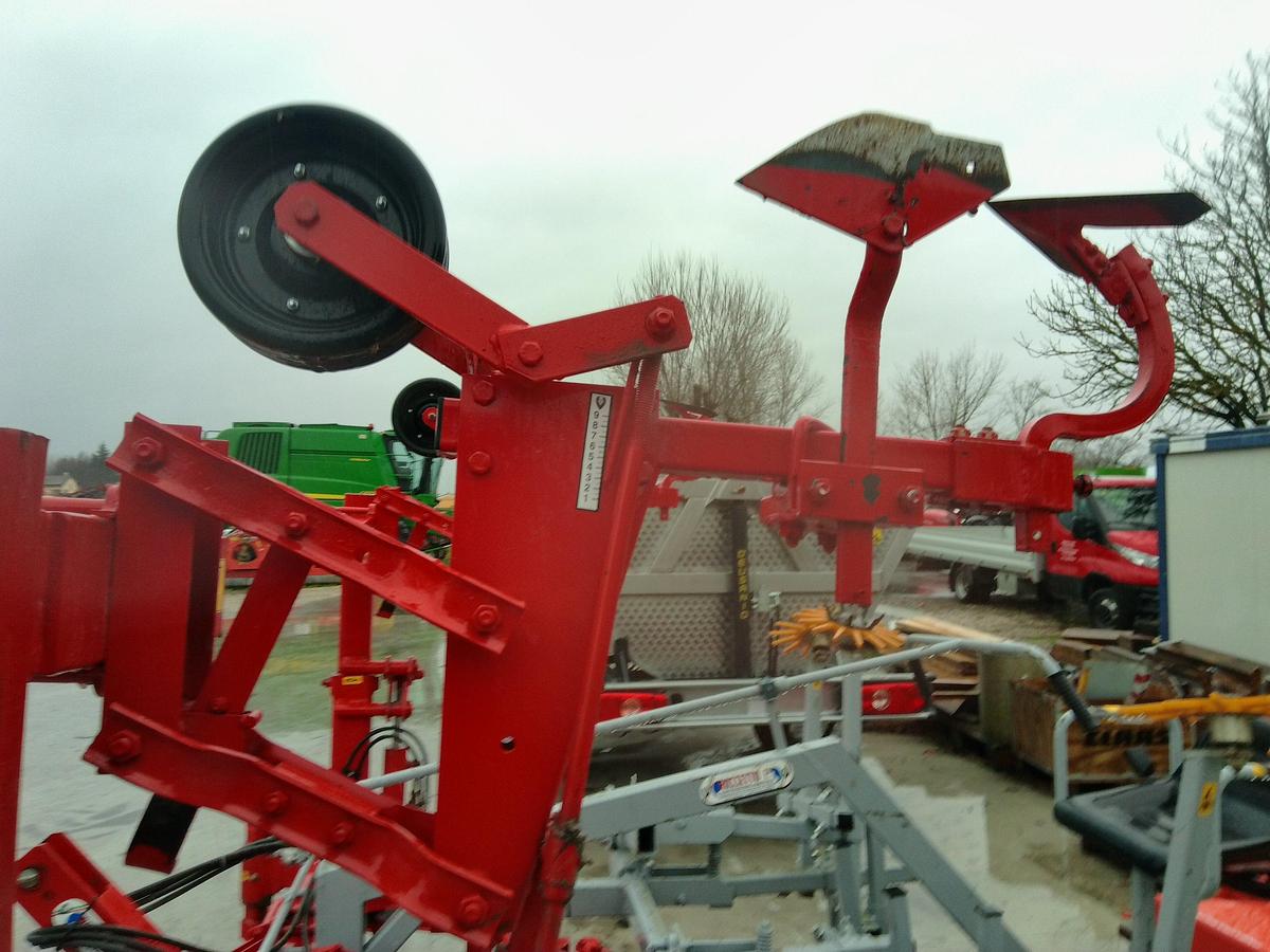 Usato SARCHIATRICE 6 FILE MOD. BIO CON CHIUSURA IDRAULICA