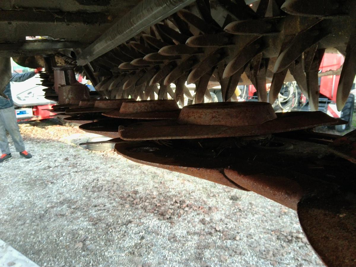 Usato FALCIATRICE POSTERIORE RETROVERSA UFO 560