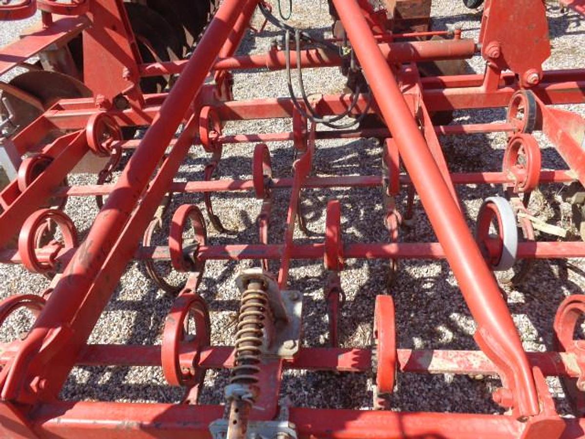 Usato VIBRO ROSSETTO 4.50 PIEGHEVOLE IDRAULICO CON STRIGLIATORE POSTERIORE.